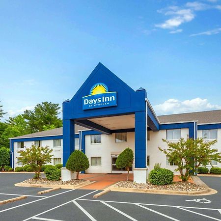 Days Inn & Suites By Wyndham Siler City Dış mekan fotoğraf