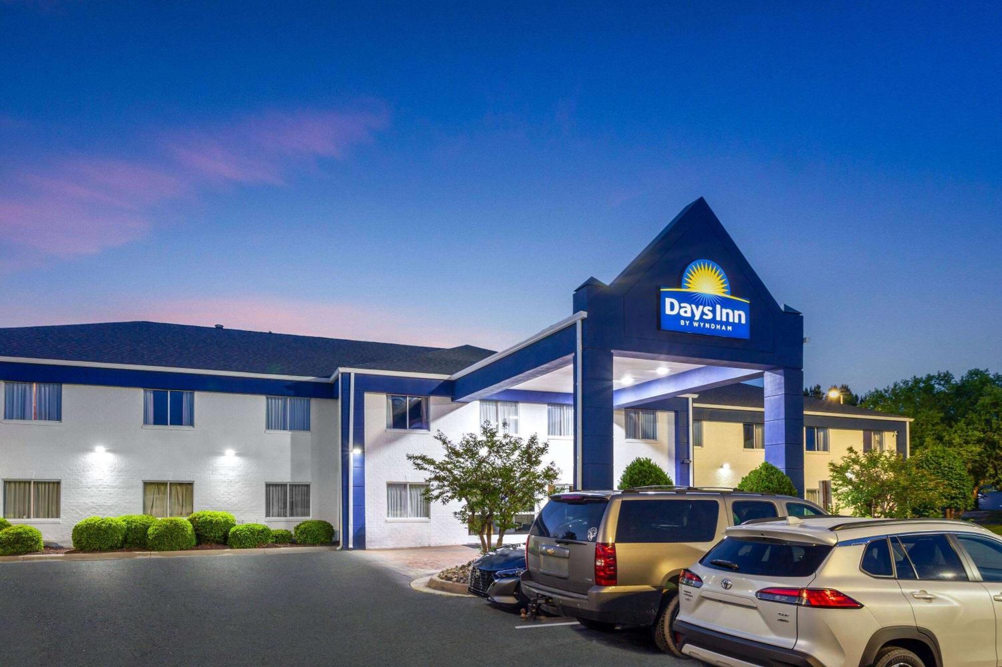 Days Inn & Suites By Wyndham Siler City Dış mekan fotoğraf