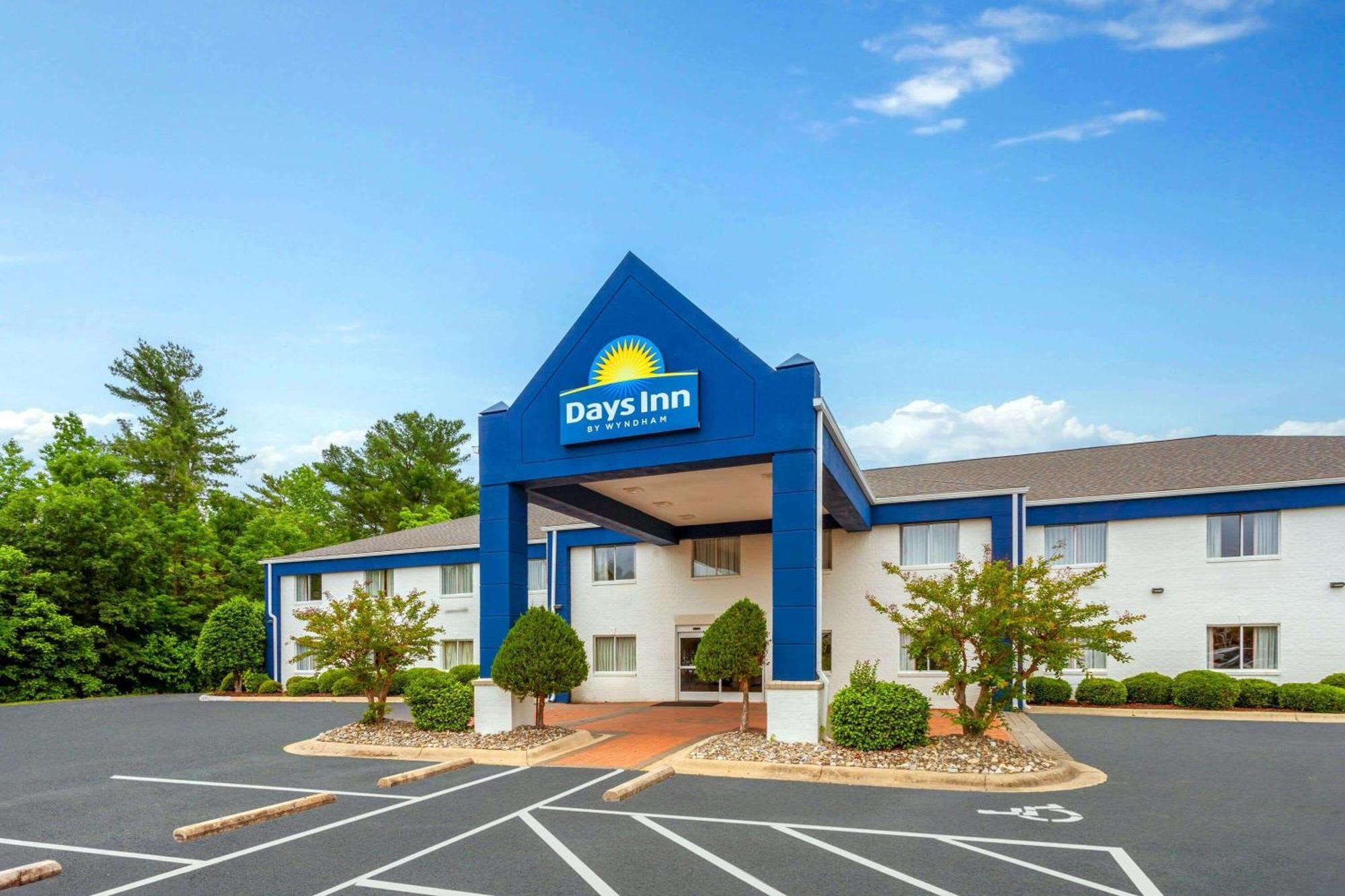 Days Inn & Suites By Wyndham Siler City Dış mekan fotoğraf