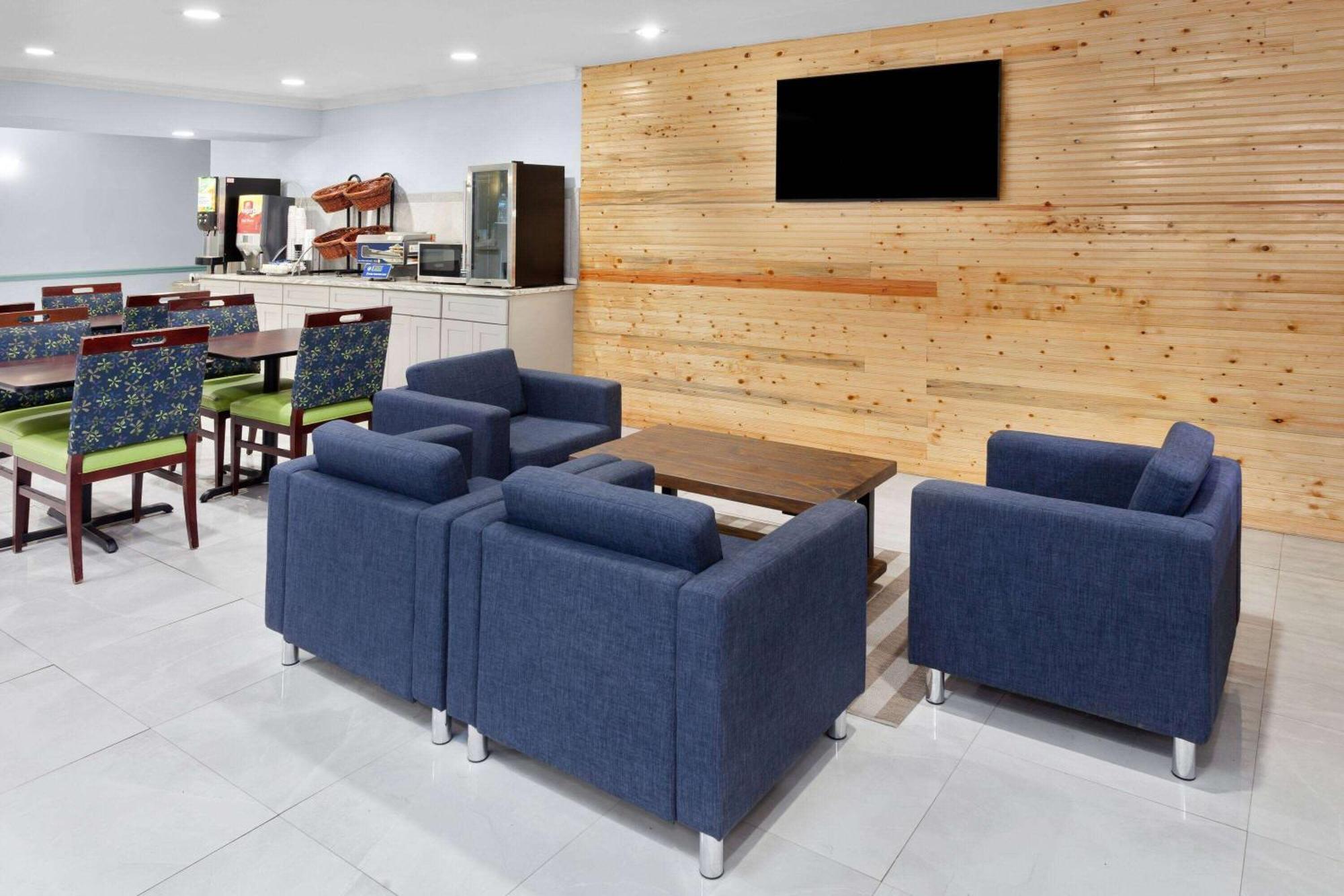 Days Inn & Suites By Wyndham Siler City Dış mekan fotoğraf